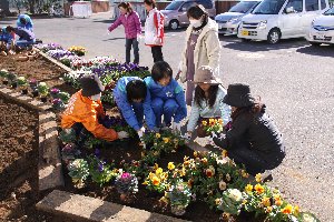 「学校はなはなプラン」に参加し、学校花壇完成！を開きます。